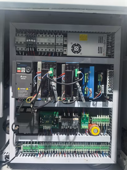 Rebobinador automático completo de la máquina rebobinadora de papel para hornear de papel de aluminio